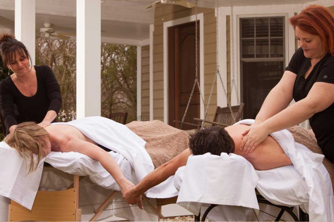 Couple getting tandem massage